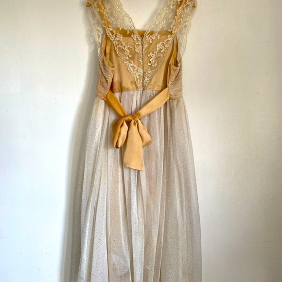 Beautiful children’s dress - Picture 2 of 4